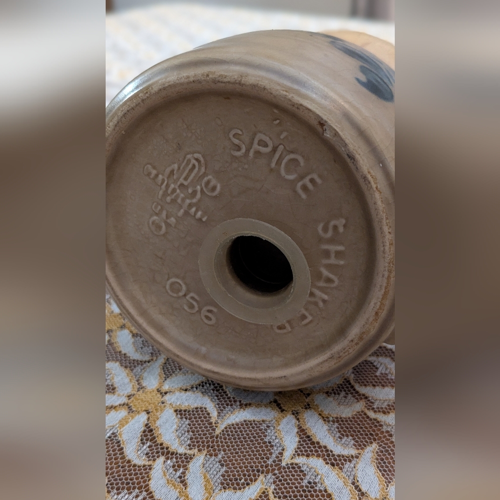 Vintage 1970's Pfaltzgraff Pottery Folk Art Stove Top Spice Shaker #056 - Picture 3 of 9